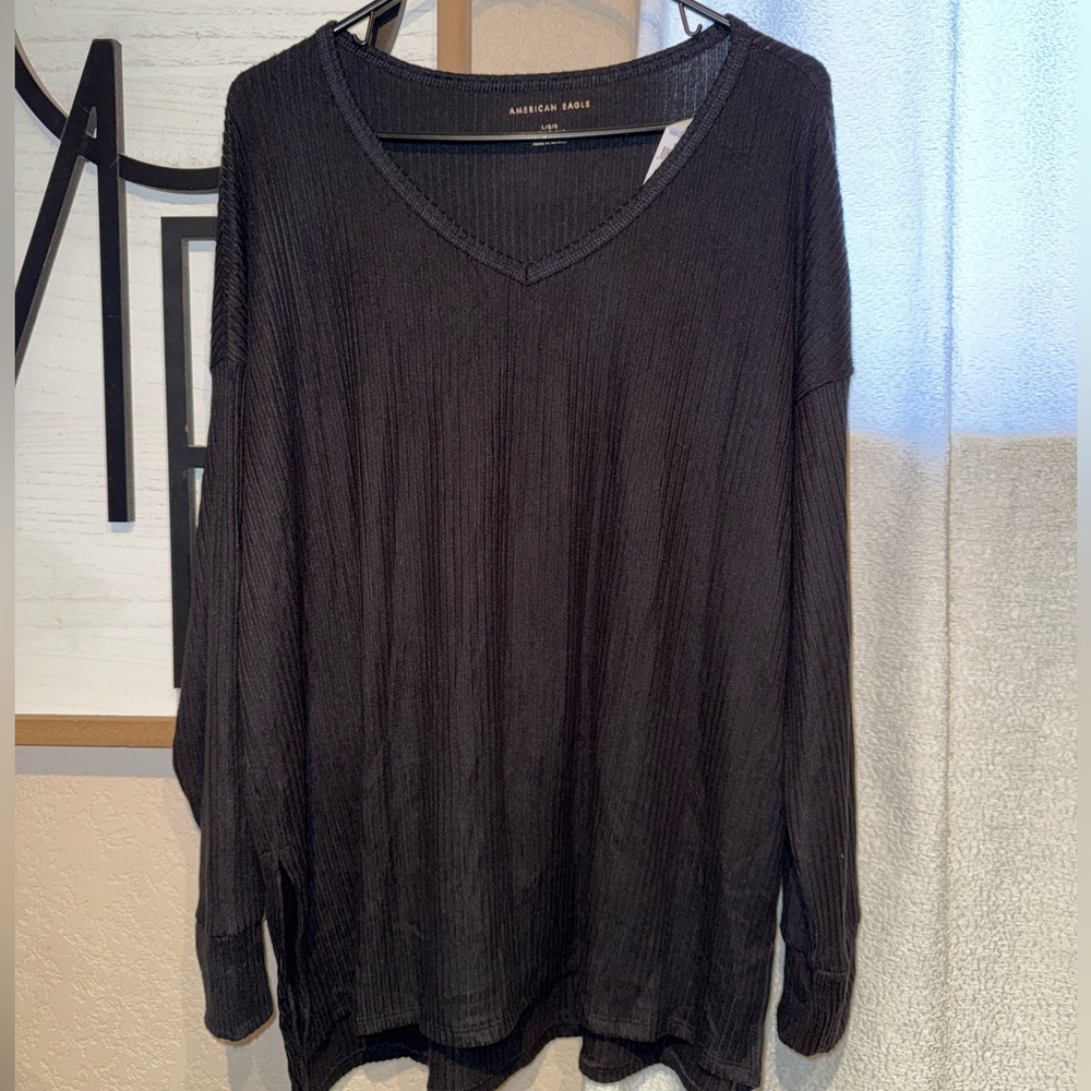 American Eagle Black V-Neck long sleeve shirt new